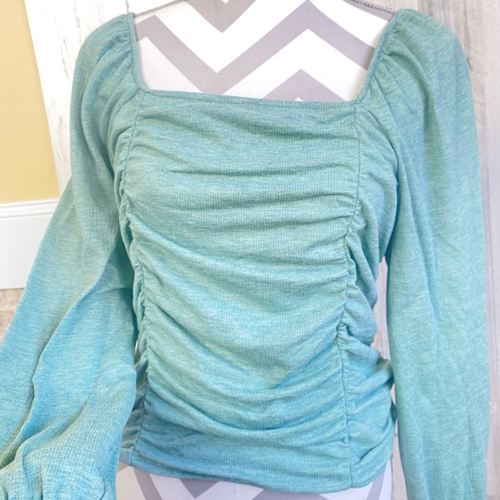 Ruffled top ✨